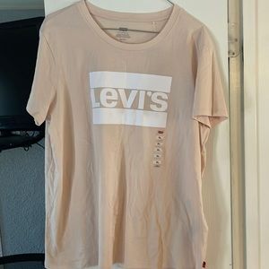 NWT Levi’s Tee